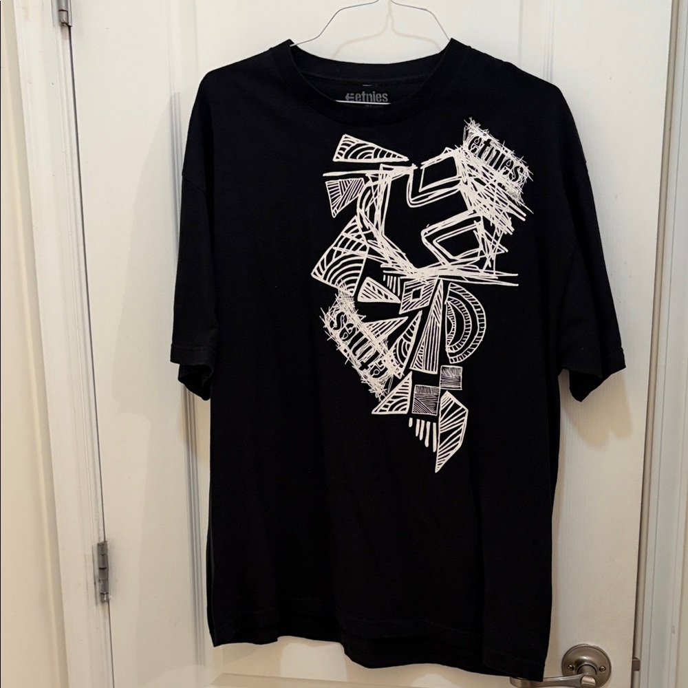 Etnies Black and White Abstract Men's Tee